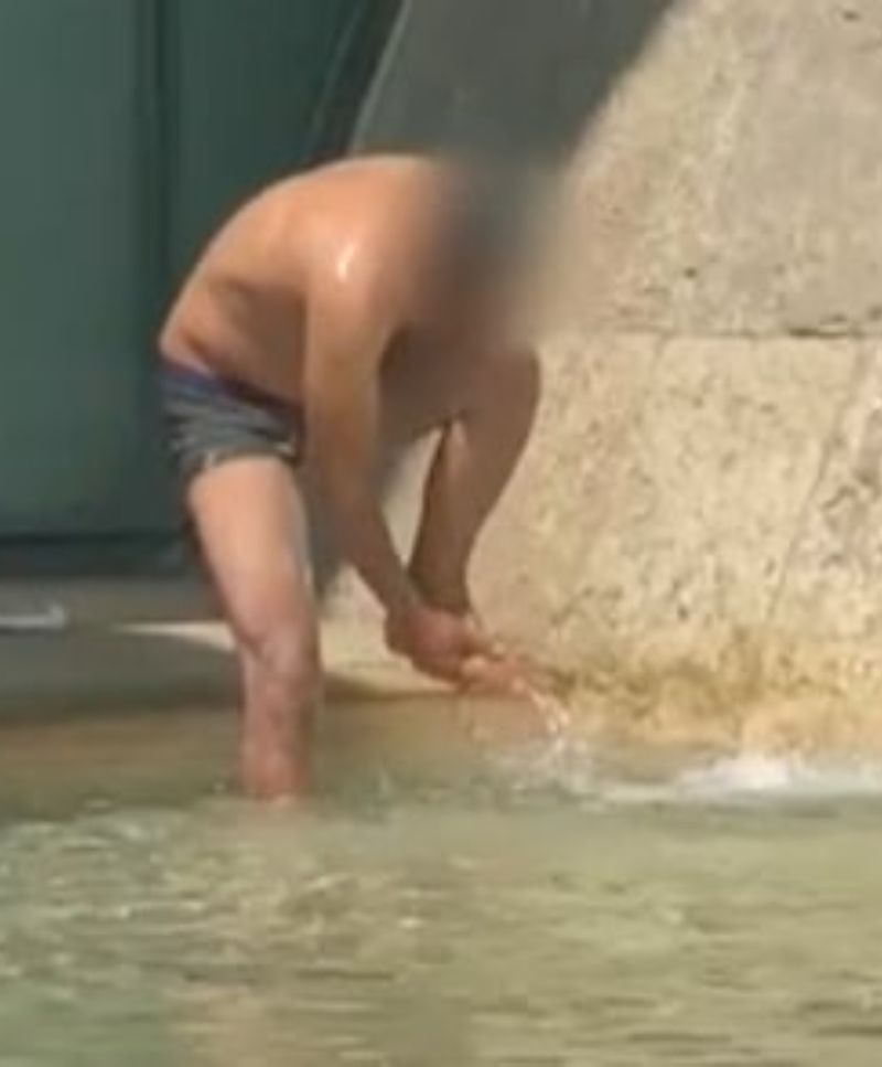 FOTO/VIDEO: Imaginile zilei vin dintr-un aeroport internațional! Un pasager a făcut baie în fântâna arteziană de la Terminalul Plecări