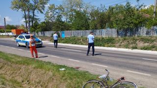 Copilul de 12 ani, accidentat de betonieră, a murit