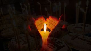 Mesaje de Moșii de vară 2023. ,,Lumina lum&acirc;nării să facă lumină &icirc;n rai pentru cei dragi! Dumnezeu să-i ierte! Somn de veci binecuv&acirc;ntat!''