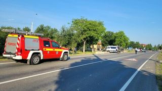 Microbuz cu nouă adulți și un minor, implicat &icirc;ntr-un accident rutier