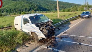 Accident dramatic  la Gura Humorului! Un bărbat a scăpat de moarte ca prin minune după ce mașina în care se afla a fost lovită de tren