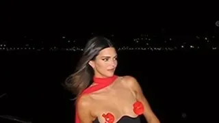 Fotomodelul american Kendall Jenner, pe un yacht în Franța