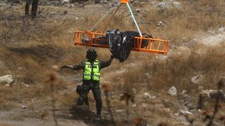 Opt tineri, colegi într-un call center, au fost dați dispăruți. Autoritățile au găsit mai mulți saci cu resturi umane într-o prăpastie