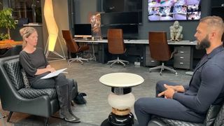 Andrew și-a exprimat &icirc;n repetate r&acirc;nduri ne&icirc;ncrederea față de mass-media tradiționale.