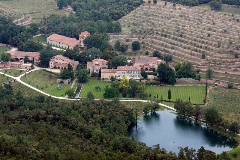 castelul din franta brad pitt