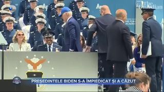 Președintele Biden s-a împiedicat și a căzut
