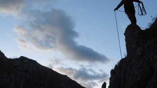 VIDEO- Un turist a fost recuperat cu un elicopter dintr-o zonă accidentată din Bucegi