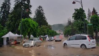 Inundații în județul Prahova. Un drum județean a fost blocat