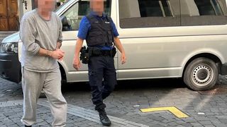 Încăierare ca în filme în Elveția, unde un român a bătut cu sălbăticie doi polițiști. Unul dintre ei și-a dat demisia după actul de agresiune: „Auzeam cum trosneau oasele”