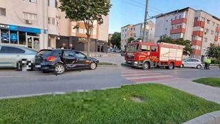 Accident rutier cu două autoturisme implicate. Autoritățile au intervenit de urgență