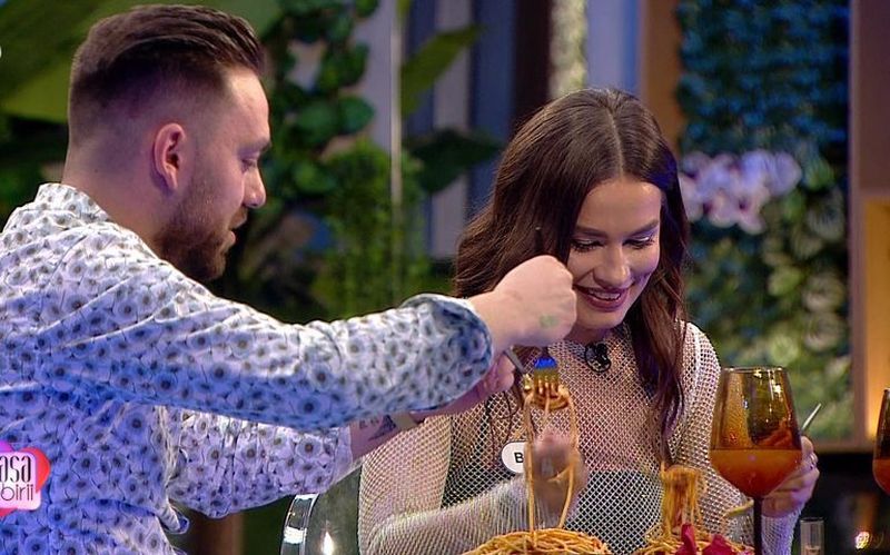 FOTO - Bianca și Ionuț, la date! „Pui presiune pe mine. Am rețineri, știu că tu te joci!”