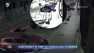 S-au filmat &icirc;n timp ce vandalizau o mașină