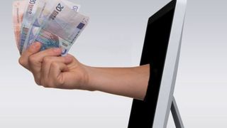 O badantă din Italia a înșelat femeia pentru care lucra cu peste 5.000 de euro