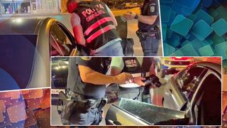 VIDEO - Un necunoscut a tras cu arma de la balcon, la întâmplare, într-o maşină care aştepta la semafor