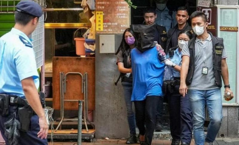 Cazul a șocat poliția, deoarece femeia părea normală atunci când poliția a ajuns la apartament și nu existau dovezi că ar fi avut o relație proastă cu fiicele sale.