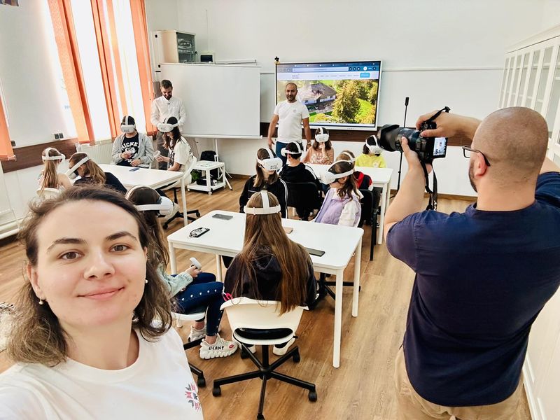 Copiii au fost fascinați de tururile virtuale, mulți dintre ei nemaivăzând niciodată un muzeu.