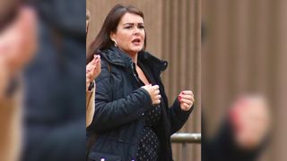 Șefa „lacomă” a unei fundații caritabile a furat 200.000 euro și a fugit cu ei în Turcia