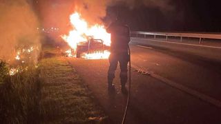 Un autoturism a luat foc pe A1. Maşina era echipată cu instalaţie GPL