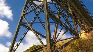 Un muncitor din Vâlcea a decedat după ce a căzut de la o înălţime de 3 metri