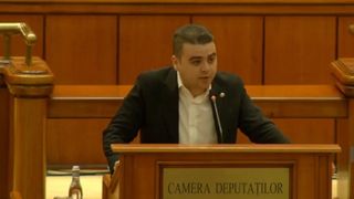 Un deputat social-democrat a acuzat un membru AUR în plenul Camerei Deputaților că a sunat în toiul nopții și a amenințat mai mulți membrii PSD