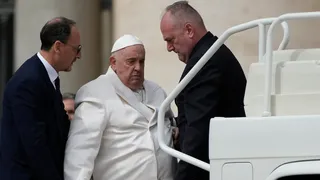 Papa Francisc, operație de hernie de trei ore