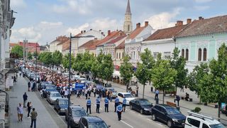 VIDEO - Protest în Baia Mare: Greva se intensifică prin organizarea unui marș tăcut al angajaților în semn de solidaritate și revendicare