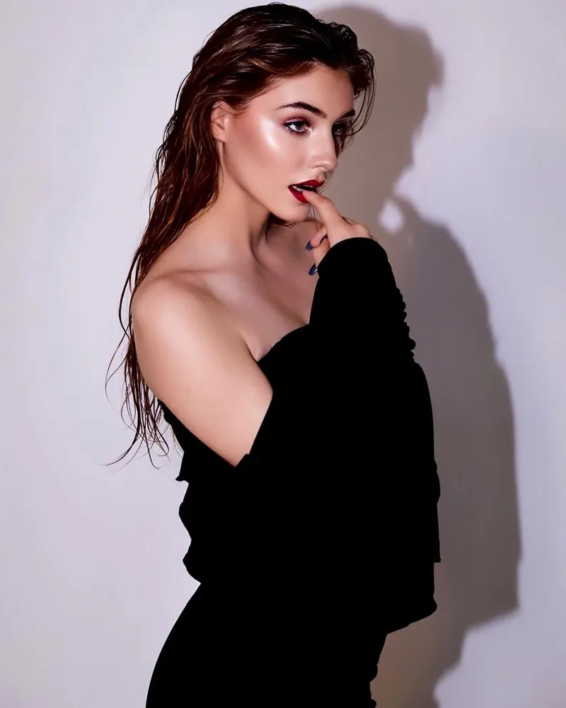 Prințesa Vittoria de Savoia face și modelling