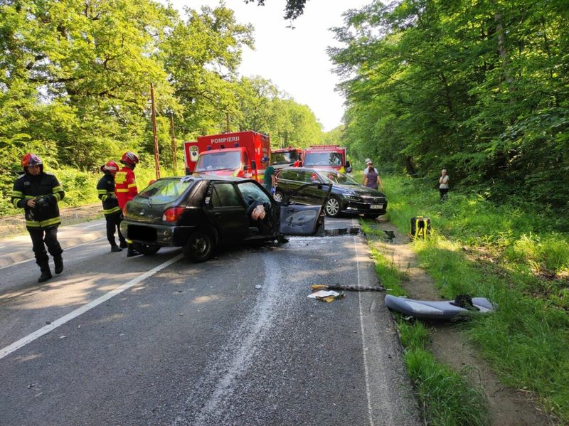 Accident cumplit în Sibiu. Cel puțin trei oameni au murit