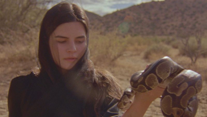 Ianula Darlaiane, în rolul Maria-Magdalena, în videoclipul By The Dawn