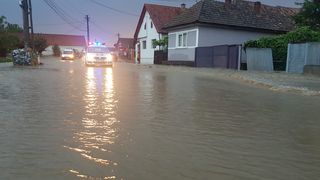 VIDEO - Cod roșu de inundații pe cinci râuri din țară