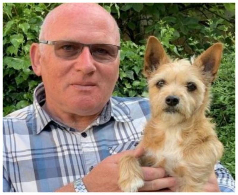 Malcolm Myers, în vârstă de 63 de ani, se plimba miercuri cu Buddy, cățelușul lui, când un castan s-a prăbușit dintr-o grădină, fix peste el