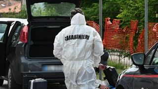 Bărbatul de 37 de ani&nbsp;ar fi &icirc;ncercat să facă o bombă artizanală&nbsp;&icirc;n vila &icirc;n care locuia.