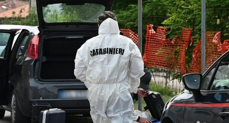 Bărbatul de 37 de ani ar fi încercat să facă o bombă artizanală în vila în care locuia.