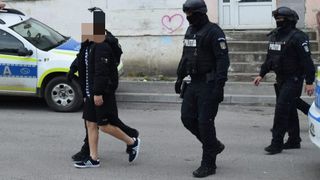 Percheziții domiciliare &icirc;n Oravița, la persoane bănuite de furt calificat. Opt persoane, duse la audieri