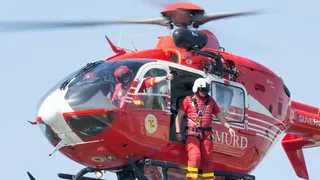 Opt persoane au fost rănite după ce două mașini s-au ciocnit pe DN 1. Traficul rutier este complet blocat