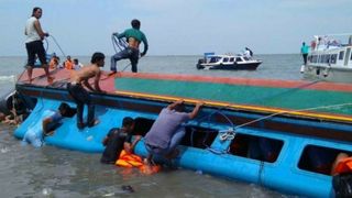 Peste 100 de persoane au murit, după ce un vas care transporta mai multe familii s-a scufundat