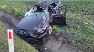 Din fericire, persoana &icirc;ncarcerată a fost extrasă din mașină.