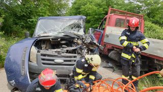 O persoană a rămas încarcerată în urma unui accident rutier, în Caraș-Severin