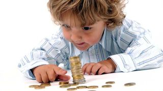 La un pas de o tragedie la Botoșani: o fetiță de patru ani a înghițit o monedă de zece bani