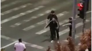 &Icirc;n fapt, &icirc;n cursul lunii noiembrie 2022, pe timpul nopții, mai multe persoane s-ar fi agresat fizic, utiliz&acirc;nd arme albe și obiecte contondente.