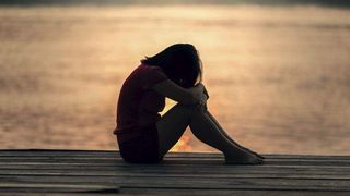 O fetiță de șase ani a fost agresată sexual de un tânăr din Constanța. Copila a fost păcălită că va culege caise