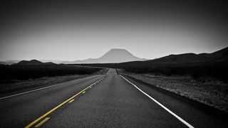 Un primar a fost trimis &icirc;n judecată pentru asfaltarea unor drumuri &icirc;nainte de a obţine toate documentele legale necesare