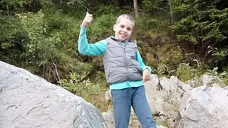 Iannis, un băiețel bolnav din Alba, are nevoie de ajutorul nostru pentru o operație în Spania