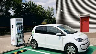 VIDEO - Cluj-Napoca, orașul verde: Stații de încărcare pentru mașini electrice, obligatorii în noile blocuri