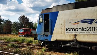 Incendiu izbucnit la locomotiva unui tren, în Prahova. Călătorii au fost evacuați