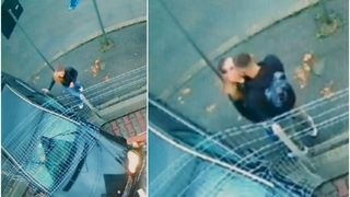 O șoferiță a rupt un gard și stâlpii cu mașina, în Bistrița, iar apoi a fost consolată de iubitul ei cu o îmbrățișare și un sărut. Imaginile, surprinse de camerele de supraveghere