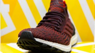 O femeie mumificată, care a trăit în urmă cu 1.500 de ani, are adidași similari cu cei din prezent: „Călătoria în timp, confirmată”