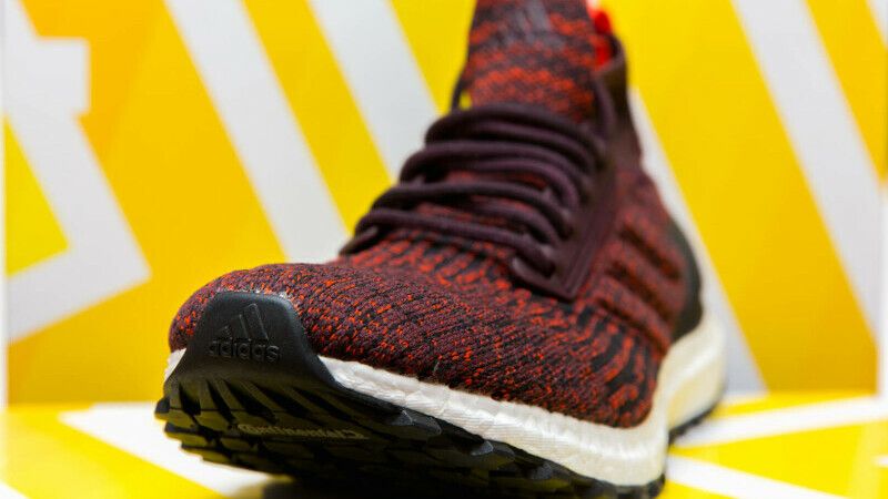 O femeie mumificată, care a trăit în urmă cu 1.500 de ani, are adidași similari cu cei din prezent: „Călătoria în timp, confirmată”