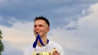 UPDATE - Denis, un adolescent din Buzău a decedat după o operație de 12 ore. Artera femurală i-a fost secționată de o bucată de fier beton