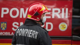 Incendiu într-un apartament din Cluj, după ce două persoane au dat foc deșeurilor cu țigarea